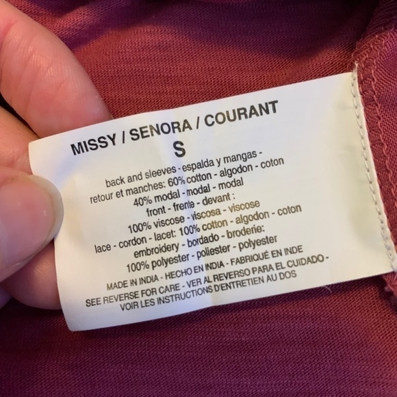 GLORIA Vanderbilt Cranberry V-Neck Blouse W/ Embroidery Detail Size Small (1164) - Picture 8 of 10